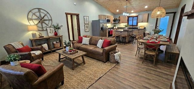 307 Ross Road, Mineral Bluff, GA 30559