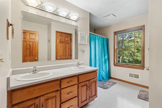 10154 Paw Paw Lake Drive, Mattawan, MI 49071