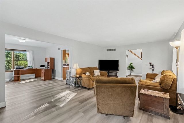 10154 Paw Paw Lake Drive, Mattawan, MI 49071