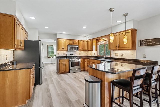 10154 Paw Paw Lake Drive, Mattawan, MI 49071