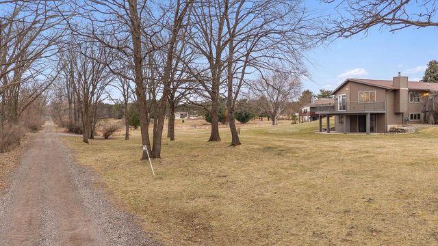 6028 Saddle Ridge, Portage, WI 53901