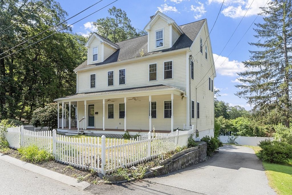 21 High St, Ayer, MA 01432