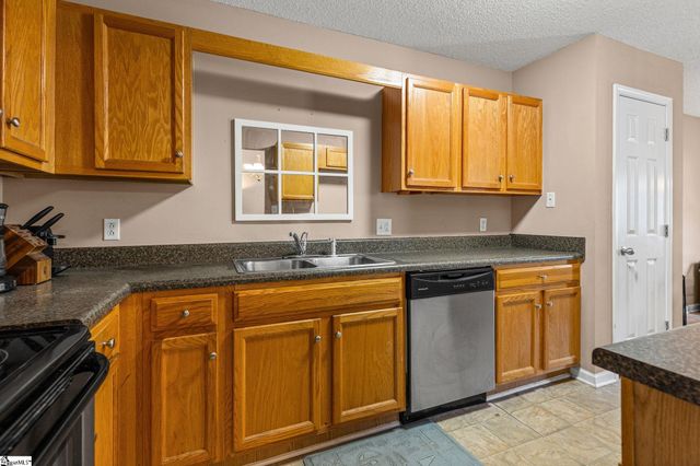 223 Woodruff Park Lane, Simpsonville, SC 29681