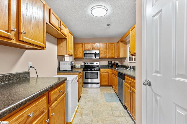 223 Woodruff Park Lane, Simpsonville, SC 29681