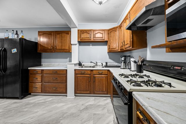 515 8TH Street, Silvis, IL 61282
