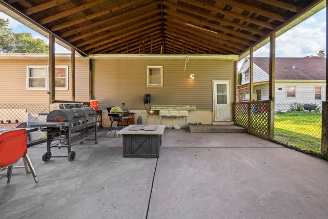 515 8TH Street, Silvis, IL 61282
