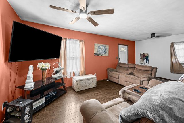 515 8TH Street, Silvis, IL 61282