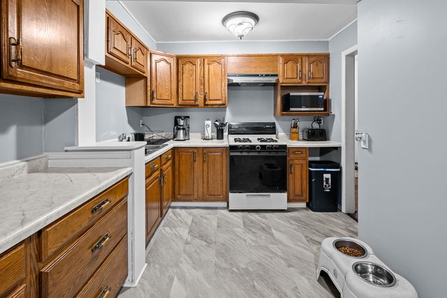 515 8TH Street, Silvis, IL 61282
