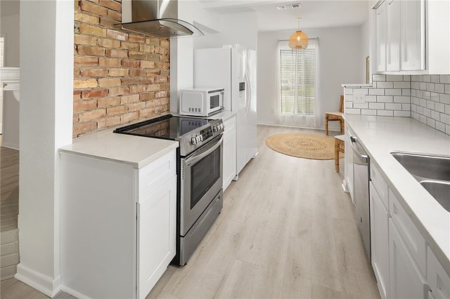 1203 Hawk Tree Drive, College Station, TX 77845