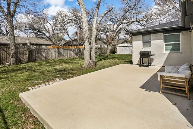 1203 Hawk Tree Drive, College Station, TX 77845