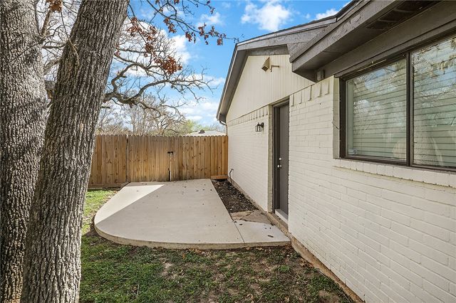 1203 Hawk Tree Drive, College Station, TX 77845