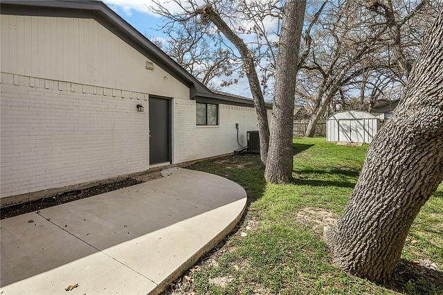 1203 Hawk Tree Drive, College Station, TX 77845