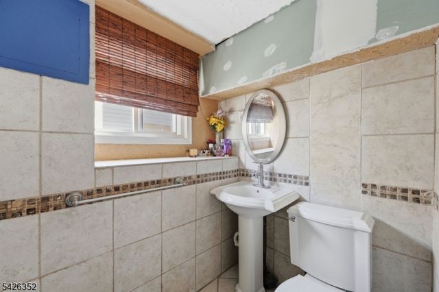 86 Westminster Rd, Woodbridge Twp., NJ 07067