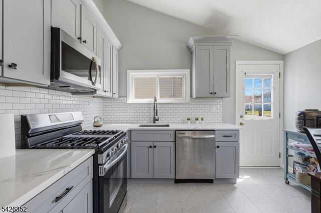 86 Westminster Rd, Woodbridge Twp., NJ 07067