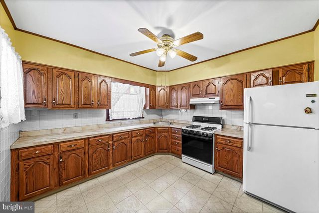 217 AVON RD, Upper Darby, PA 19082