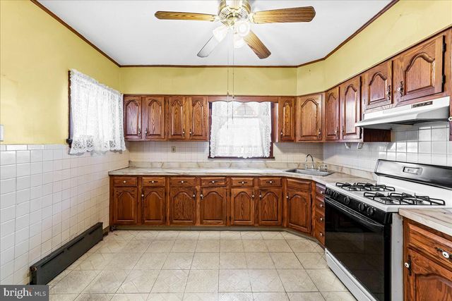 217 AVON RD, Upper Darby, PA 19082