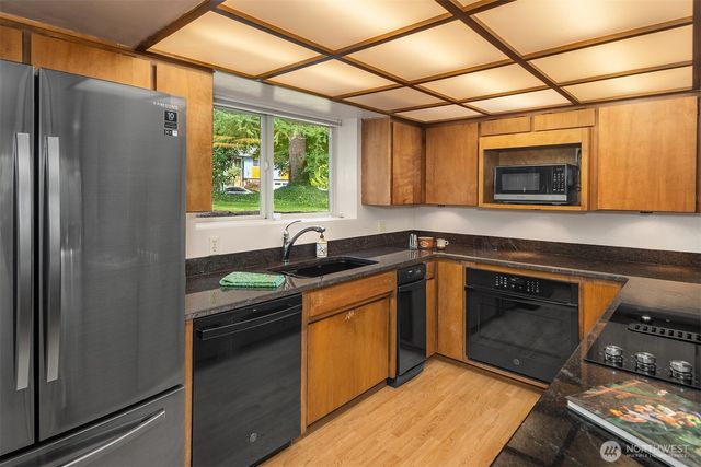 7433 NE 120th Place, Kirkland, WA 98034