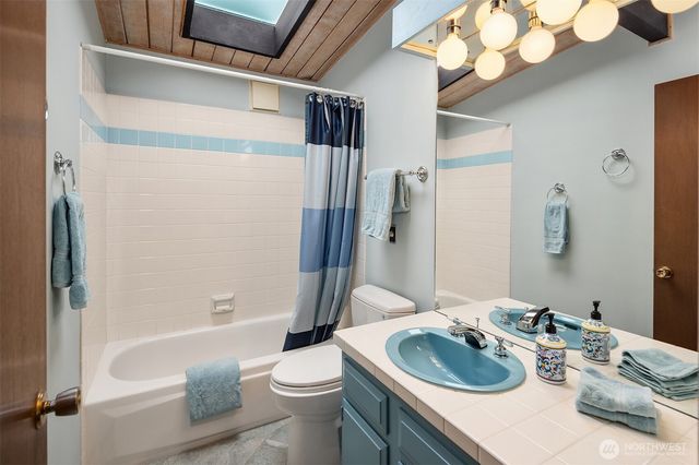 7433 NE 120th Place, Kirkland, WA 98034