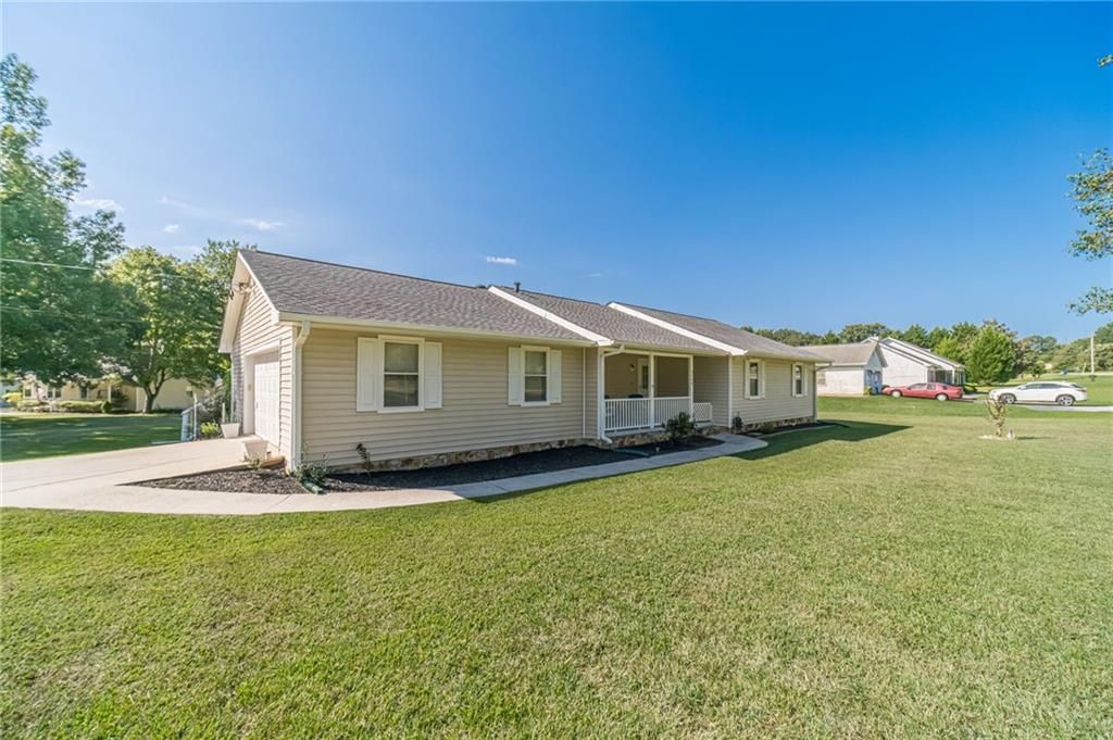 3520 Camelot Court, Loganville, GA 30052
