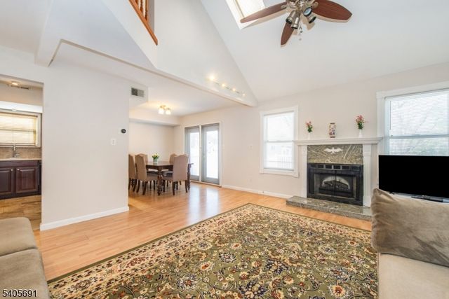 8 Amara Ct, Old Bridge Twp., NJ 08857