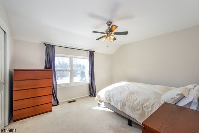 8 Amara Ct, Old Bridge Twp., NJ 08857