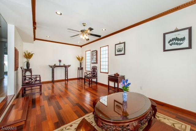 8 Amara Ct, Old Bridge Twp., NJ 08857