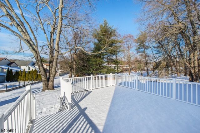 8 Amara Ct, Old Bridge Twp., NJ 08857