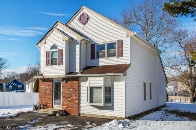 8 Amara Ct, Old Bridge Twp., NJ 08857