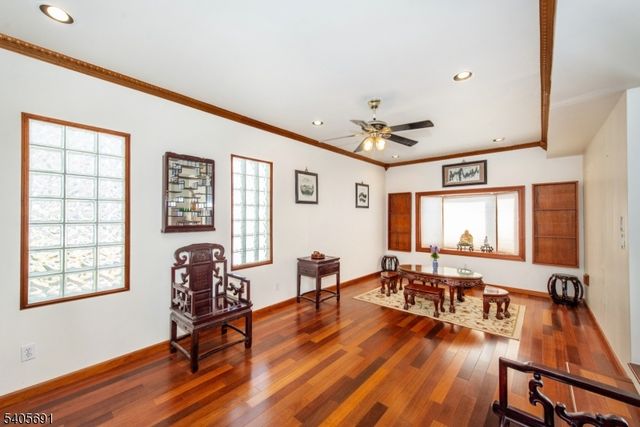 8 Amara Ct, Old Bridge Twp., NJ 08857