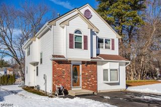 8 Amara Ct, Old Bridge Twp., NJ 08857