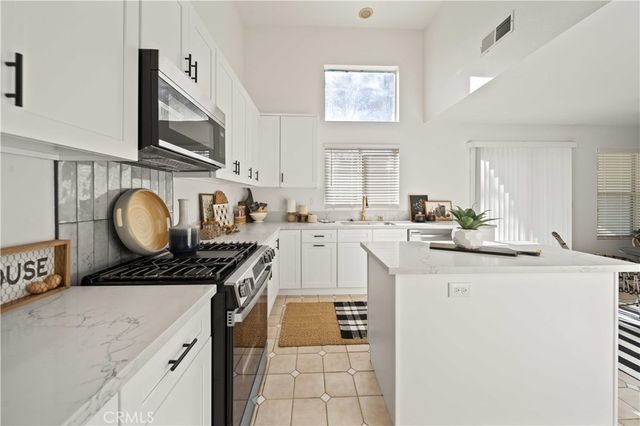 1936 Ivory, Palmdale, CA 93550