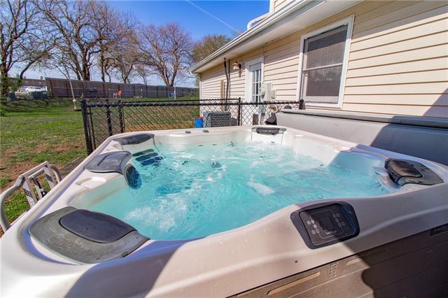 209 E 17th Street, Holden, MO 64040