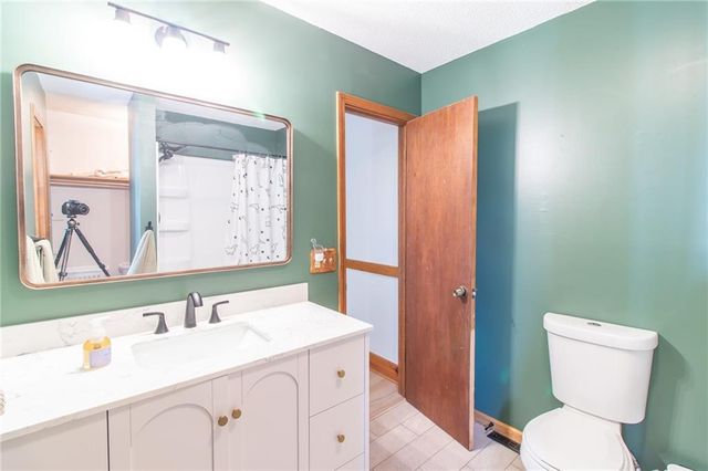 209 E 17th Street, Holden, MO 64040