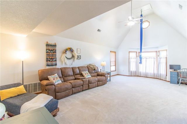 209 E 17th Street, Holden, MO 64040