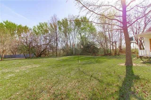 209 E 17th Street, Holden, MO 64040