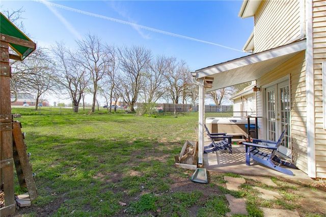 209 E 17th Street, Holden, MO 64040