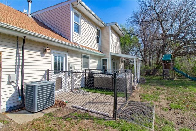209 E 17th Street, Holden, MO 64040
