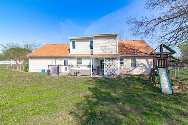 209 E 17th Street, Holden, MO 64040