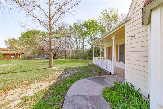 209 E 17th Street, Holden, MO 64040