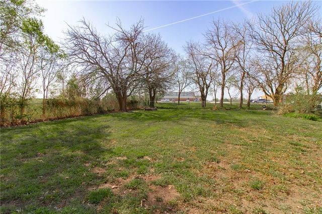 209 E 17th Street, Holden, MO 64040