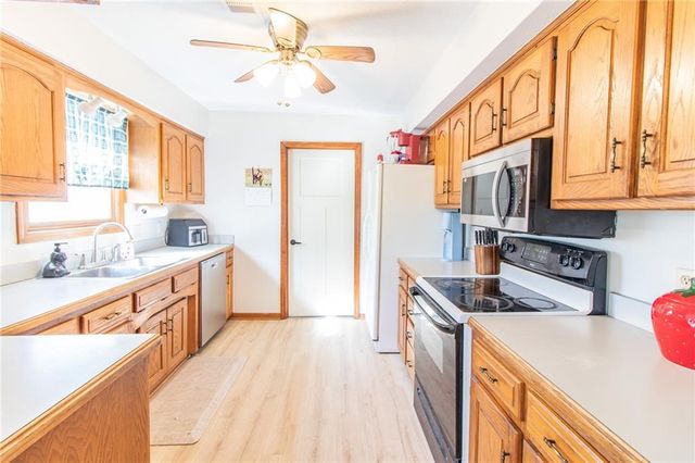 209 E 17th Street, Holden, MO 64040