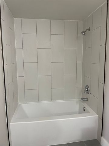 27 Pulaski St, Peabody, MA 01960