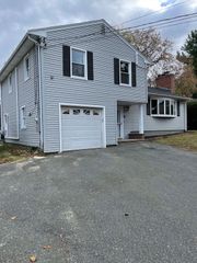 27 Pulaski St, Peabody, MA 01960