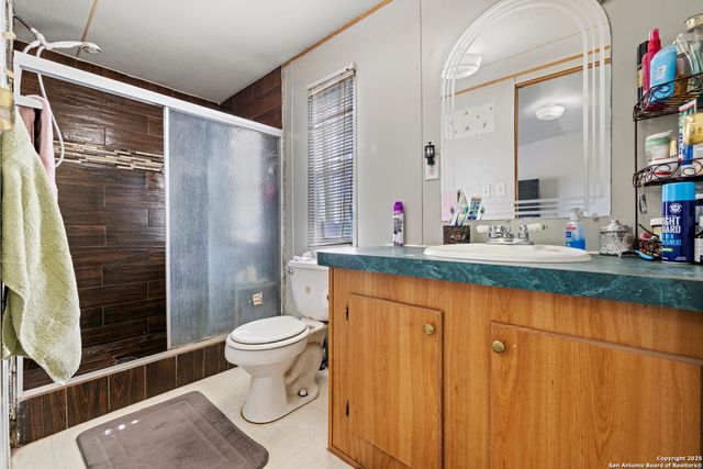 453 Reeves Ln, Harper, TX 78631