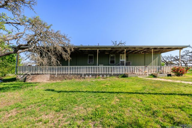 453 Reeves Ln, Harper, TX 78631
