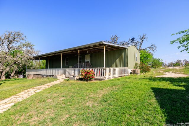 453 Reeves Ln, Harper, TX 78631