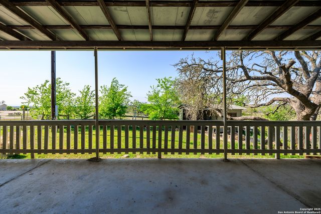 453 Reeves Ln, Harper, TX 78631