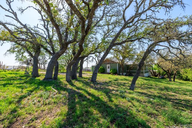 453 Reeves Ln, Harper, TX 78631