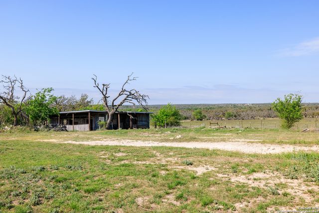 453 Reeves Ln, Harper, TX 78631