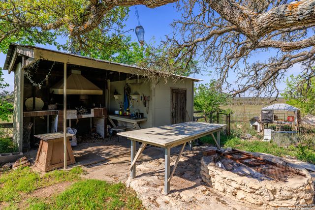 453 Reeves Ln, Harper, TX 78631